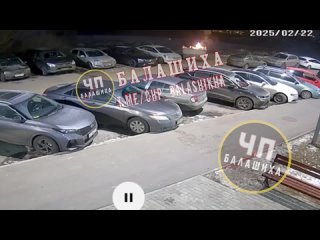 ⚡️В жилом комплексе «Пехра» был обнаружен невзорвавшийся салют. Его решили выбросить в мусорный контейнер...