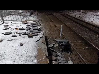 На 52-м километре Павелецкого направления в Московской области произошло ЧП: электричка повредила часть..