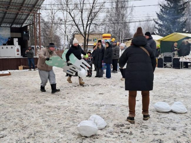 На гастрофестивале в Ашукине посетителям предлагали варенье из незрелых помидоров.  Лучшим блюдом на..