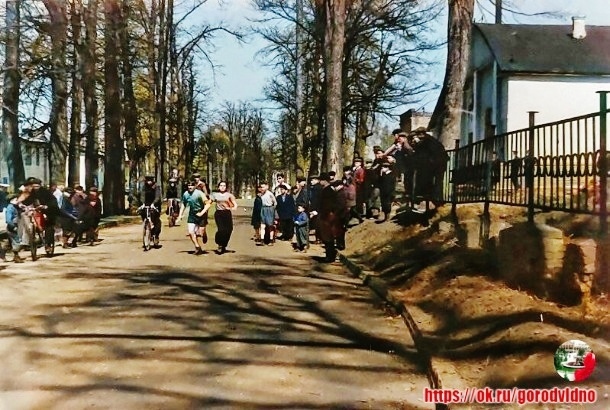 1953 год. Соревнования по бегу в поселке..