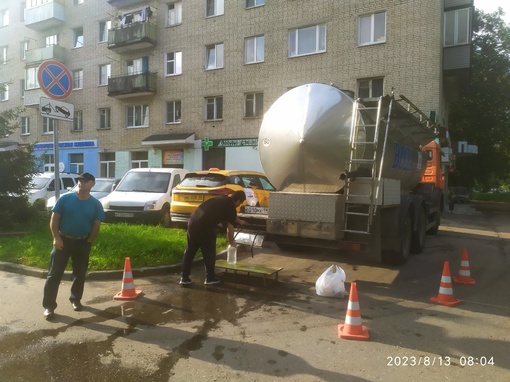 Доброе утро! Пока не устранят аварию на Мичурина воду можно набирать у дома 1б и у дома 7..