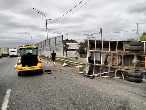 КТО ВИНОВАТ В ДТП❓
📸 Светлана
09.08.2023г. в Балашихе Московской области на 28 км (+700 м) произошло ДТП. Таксист..