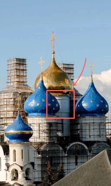 В Троице-Сергиевой Лавре реставрируют купола Успенского собора.  В рамках ремонтно-реставрационных работ..