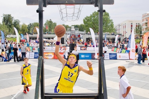 🏀Более 1200 баскетболистов приняли участие в турнире по уличному баскетболу в Ногинске!  Масштабное событие,..