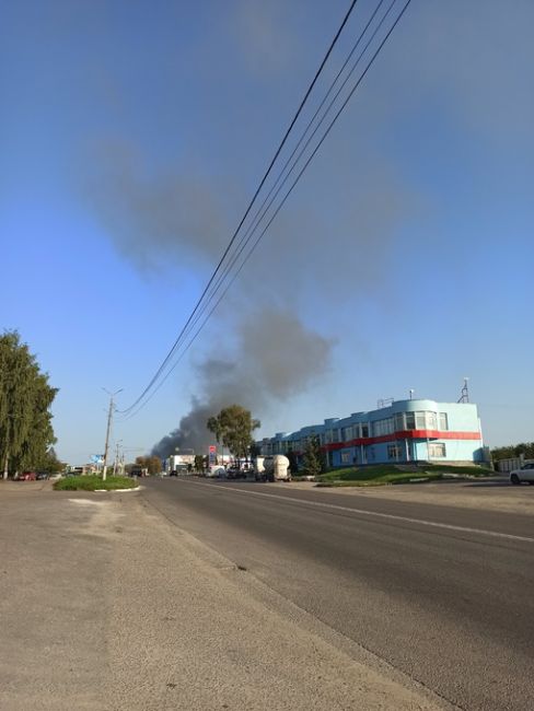 В Щурове что-то горит. Поднимается чёрный дым.  Подробности уточняются.  Фото и видео: Медиахолдинг..