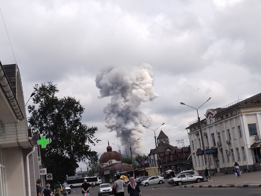 Предположительно взрыв прогремел на ЗОМЗе,..