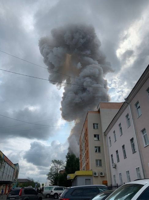 Предположительно взрыв прогремел на ЗОМЗе,..