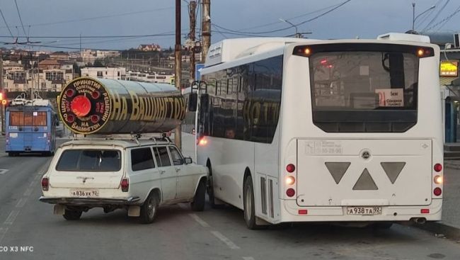 Глядя на надпись хотелось бы узнать доехали или нет всё..