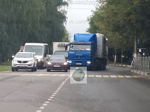 Очередное происшествие с фурой в Ногинске! Сегодня в 8:30 в районе Истомкино на перекрестке у "Гомера" (улица..