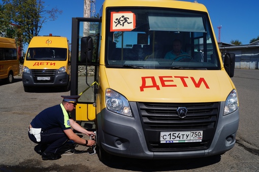 Сотрудники Госавтоинспекции организовали проверку школьных автобусов к началу нового учебного года  Для..