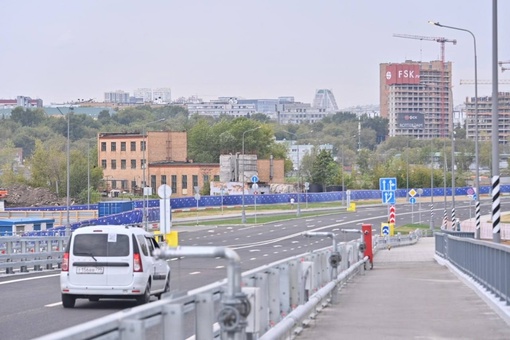 Через затон Новинки на ЗИЛе открыли автомобильный мост.  Длина моста 416 метпов, его строили больше 2-х лет...