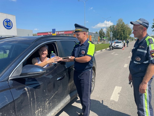 🚔 В Коломне сотрудники Госавтоинспекции бесплатно раздавали воду 
По прогнозам синоптиков с сегодняшнего..