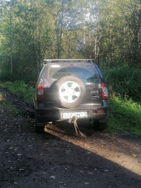 Здравствуйте, четретый день стоит авто начало стоял в поле увязший в грязи, кто-то его вытащил и бросил у..