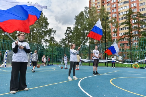 ✅Сквер на улице Лесные Поляны открыли в Балашихе в День Государственного Флага . 
🎉Для жителей..