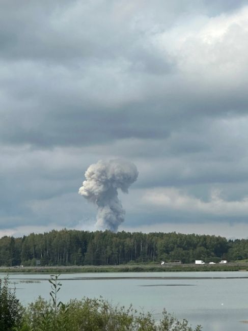 Сейчас мощный взрыв в районе..