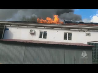 🔥Пожар на складе в Ногинске локализован на площади 4300 кв. м  Осторожно, в видео мат! В Ногинске в промзоне на..