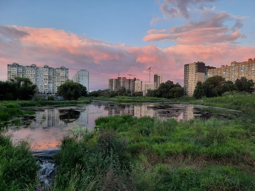 Красивый вечер на Яузе в..