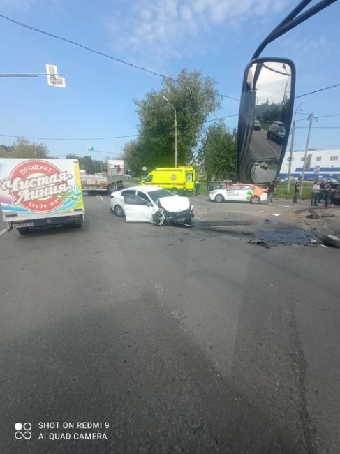 У "Гран Сити" жесткое ДТП.
Фото из чата "Подольск: пробки, засады,..