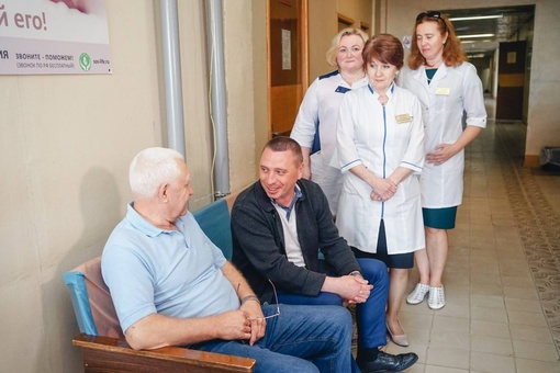 Глава округа Дмитрий Акулов заехал в поликлинику №3 на Звездочке: сейчас здесь проводится ремонт четвёртого..