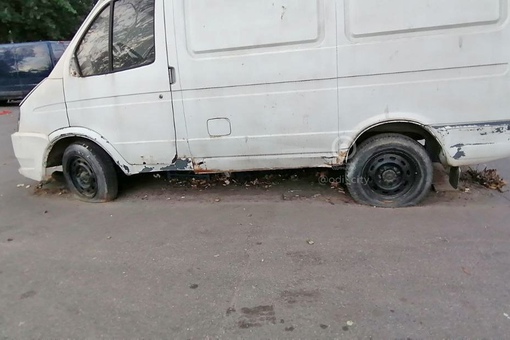 Жители часто жалуются на брошенные автомобили в Одинцово  Один из примеров: Газель вблизи станции Одинцово...