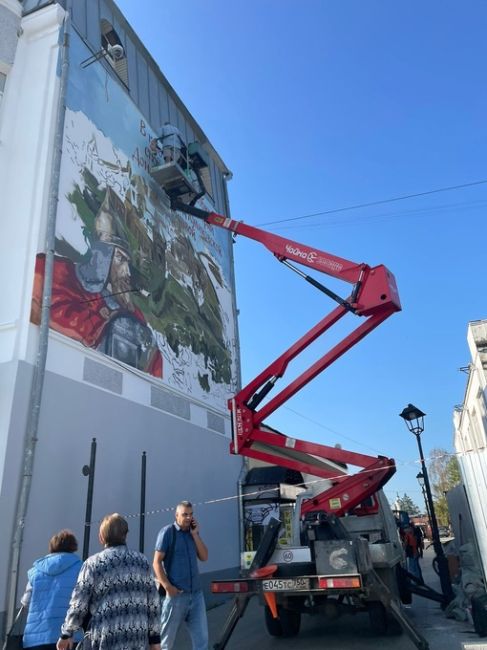 🎨 Коломна готовится ко Дню города. В Старом городе скоро появится граффити на здании торгового центра..