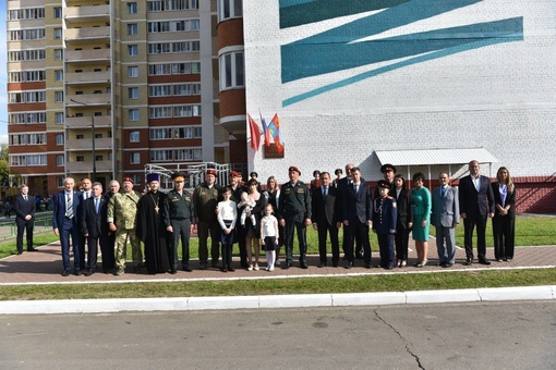 ПАМЯТИ ГЕРОЯ
Первый в городе мурал и мемориальную доску участнику СВО Александру Потапову открыли в..