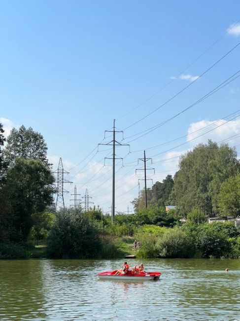 НА ПЕХОРКЕ СЕГОДНЯ ОЖИВЛЕННОЕ ДВИЖЕНИЕ 🛶
Давно там..