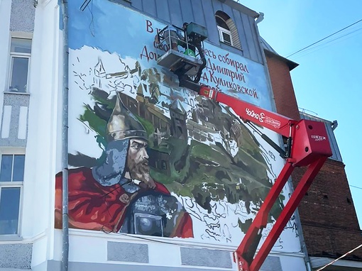 🎨 Коломна готовится ко Дню города. В Старом городе скоро появится граффити на здании торгового центра..