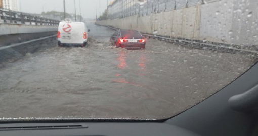 ПОПЛЫЛИ
Pimpachko
В мкр. Южном автомобили превратились в..