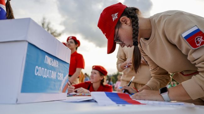 Праздник единения и гордости за страну прошел в Мытищах  Площадь перед Дворцом культуры «Яуза» вчера..