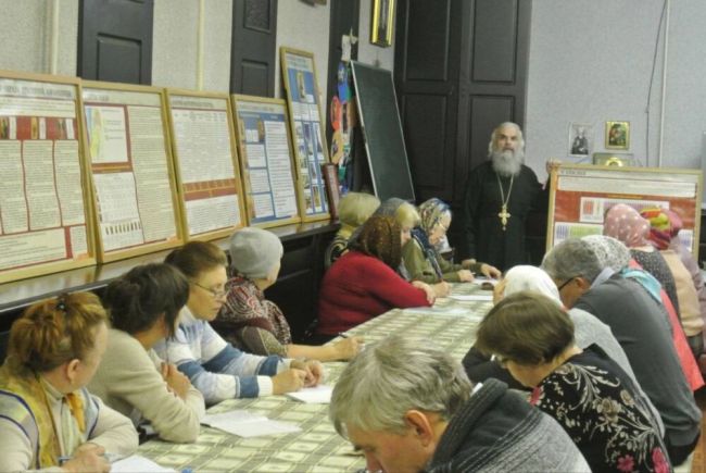 В Пушкинском округе открылись Библейско-богословские курсы  Смоленский храм г. Ивантеевки открыл ..