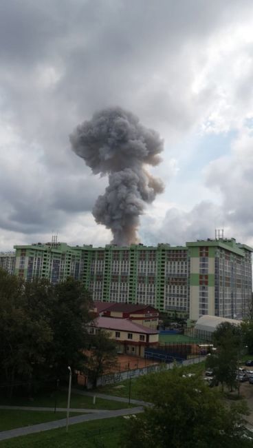 Предположительно взрыв прогремел на ЗОМЗе,..