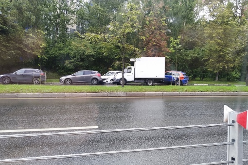 Впечатанный в дерево каршеринг в 4 микрорайоне оказался не способом завершения парковки. Оказалось, вчера в..