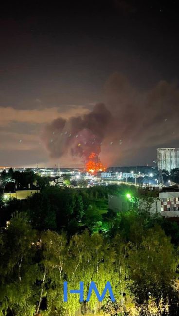 Крупный пожар произошел сегодня ночью в Одинцово.  Пожар возник на складах пивной продукции на Зеленой..