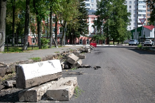 🚜 Ремонт дорог в округе должны завершить к 1 сентября 
В Озерах начался ремонт участка дороги в Фабричном..