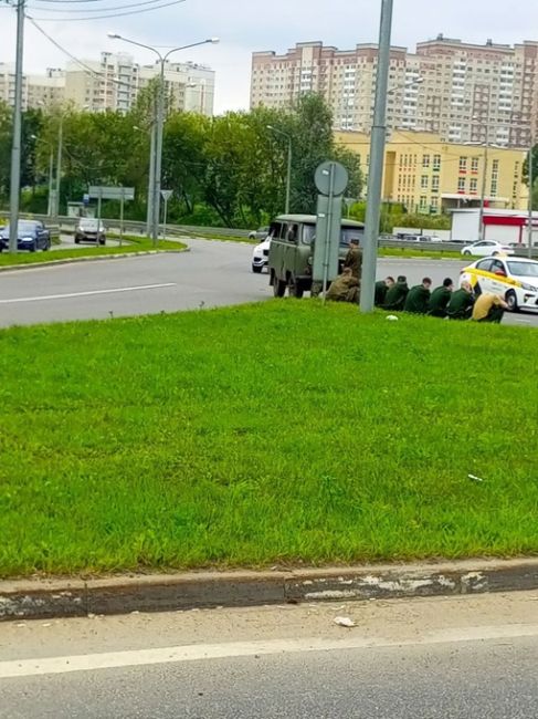 На кругу ЮО очередное ДТП.
Фото из чата "Подольск: пробки, засады,..