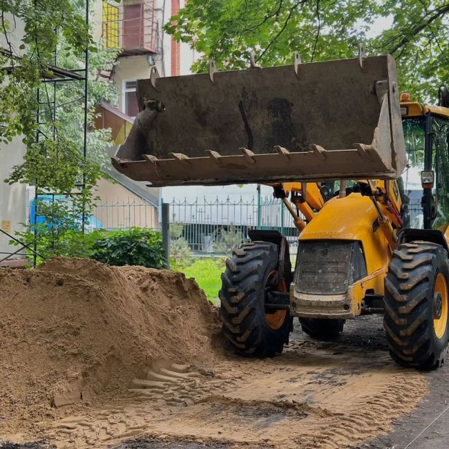 🚶🏻‍♂️🚶🏻‍♀️Пешком – это модно!
Еще одну «народную тропу» обустраивают в Красногорске  🔹Вблизи дома..