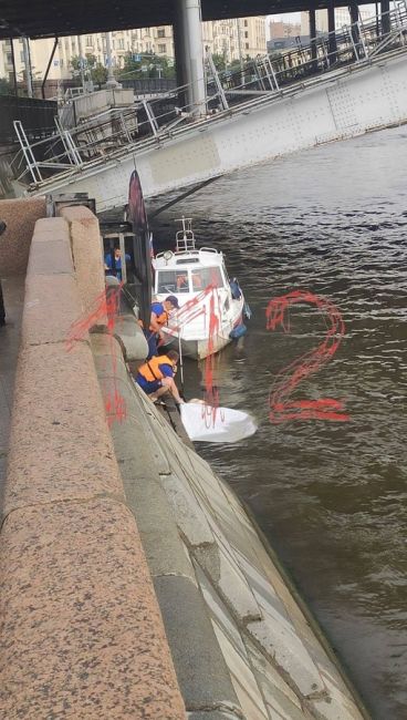 В экскурсии по московским коллекторам, где накануне погибли люди, могло быть до 20 человек. На данный момент..