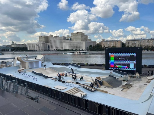 Всемирно известная серия скейтбордических мероприятий Grand Skate Tour (GST) проходит в Москве!  Более 5000 участников..