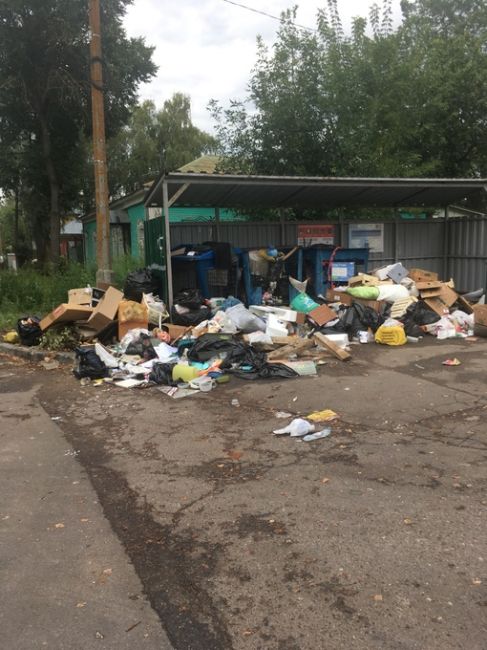 Здравствуйте ! Подскажите пожалуйста куда жаловаться по поводу этого бардака по ул Октябрьской революции ,д..