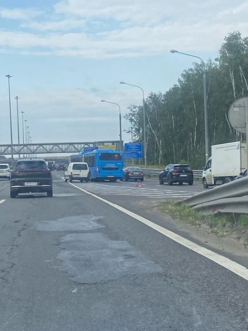 Съезд на Южный Обход с М2 ДТП.
Фото из чата "Подольск: пробки, засады,..