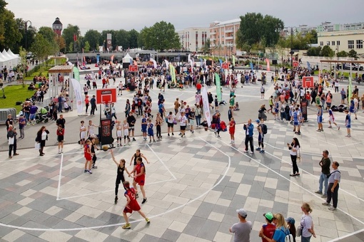 🏀Более 1200 баскетболистов приняли участие в турнире по уличному баскетболу в Ногинске!  Масштабное событие,..