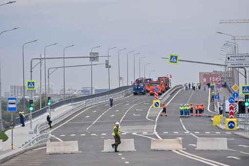 Через затон Новинки на ЗИЛе открыли автомобильный мост.  Длина моста 416 метпов, его строили больше 2-х лет...