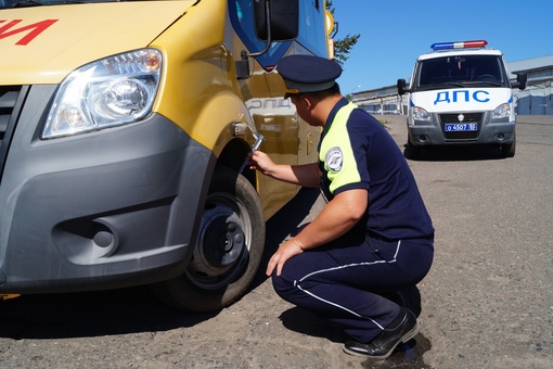 Сотрудники Госавтоинспекции организовали проверку школьных автобусов к началу нового учебного года  Для..