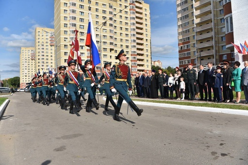 ПАМЯТИ ГЕРОЯ
Первый в городе мурал и мемориальную доску участнику СВО Александру Потапову открыли в..