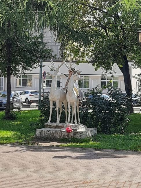 ДЕТЯМ ВСЁ ПОЗВОЛЕНО❓
Дикари, никакого воспитания и уважения! Четверо сидели, не успела сфоткать. Подошла,..