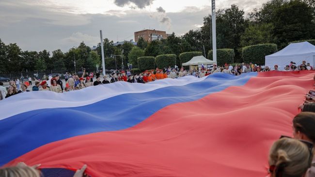 Праздник единения и гордости за страну прошел в Мытищах  Площадь перед Дворцом культуры «Яуза» вчера..