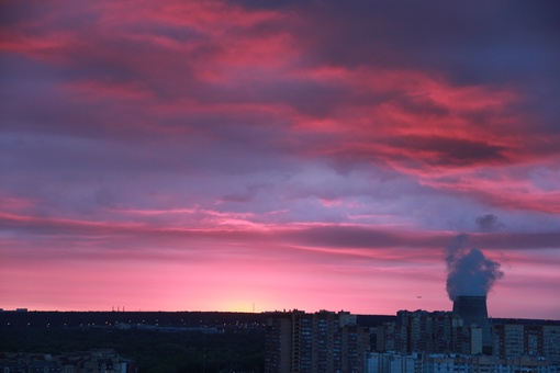 Красивое вечернее небо в..