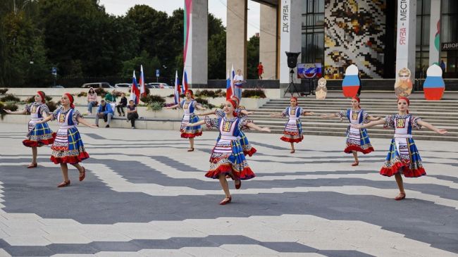 Праздник единения и гордости за страну прошел в Мытищах  Площадь перед Дворцом культуры «Яуза» вчера..