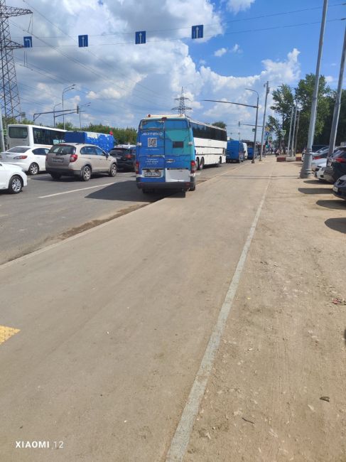 Вот такие ездят в Москве в себя поверившие водилы по..